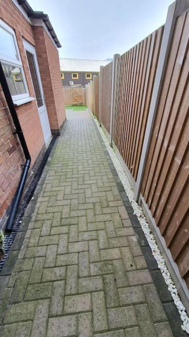 Contractors-City Centre-Parking-Sleeps 9 -Smart Tv, 2 Bathrooms! Coventry Eksteriør billede