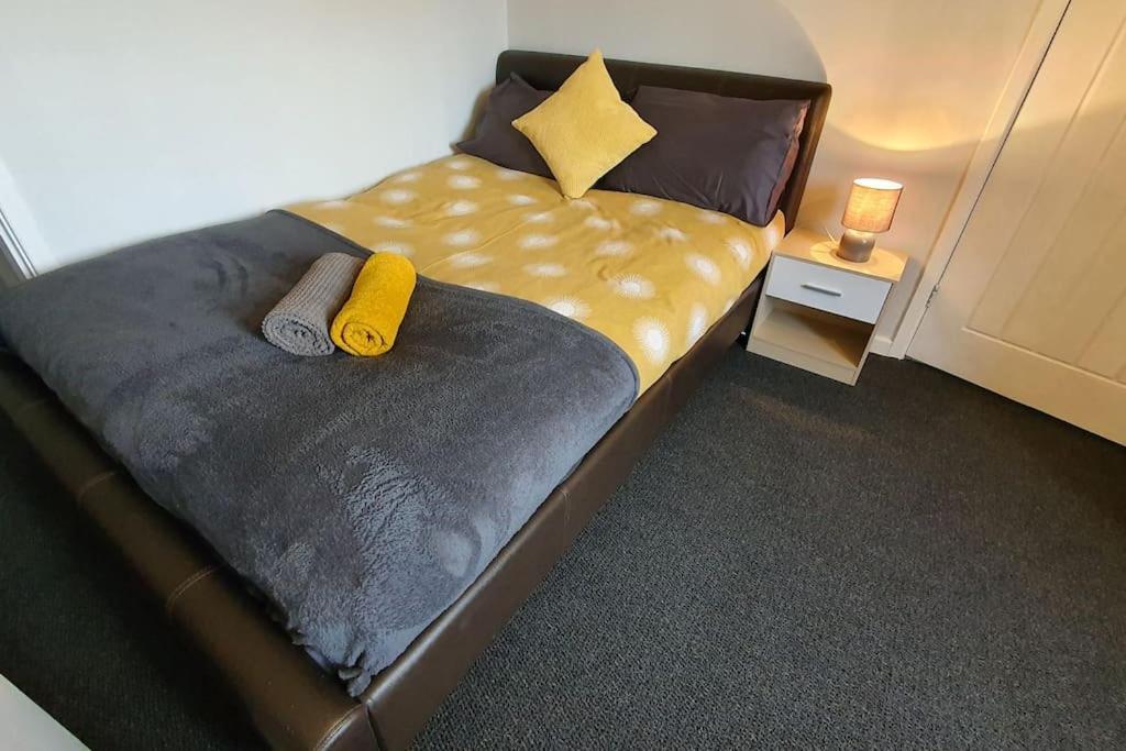 Contractors-City Centre-Parking-Sleeps 9 -Smart Tv, 2 Bathrooms! Coventry Eksteriør billede