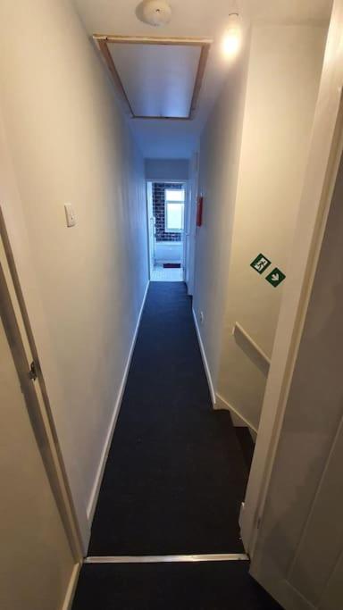 Contractors-City Centre-Parking-Sleeps 9 -Smart Tv, 2 Bathrooms! Coventry Eksteriør billede
