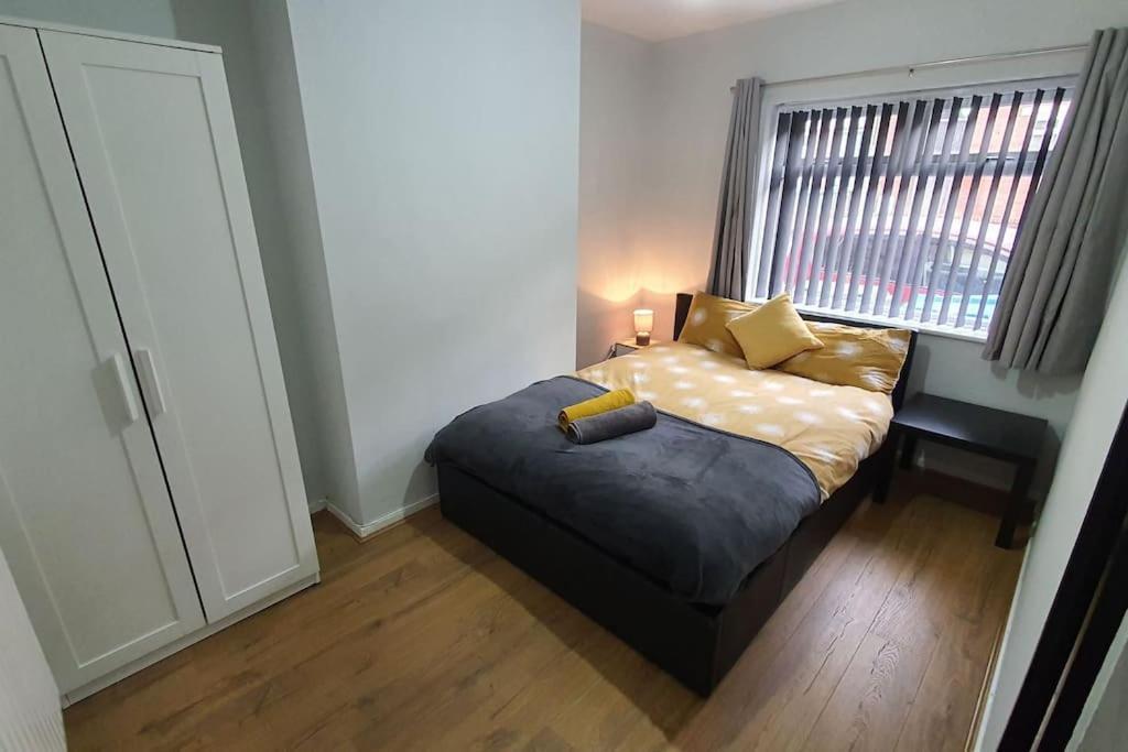 Contractors-City Centre-Parking-Sleeps 9 -Smart Tv, 2 Bathrooms! Coventry Eksteriør billede