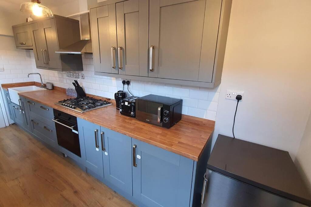 Contractors-City Centre-Parking-Sleeps 9 -Smart Tv, 2 Bathrooms! Coventry Eksteriør billede