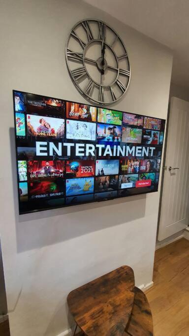 Contractors-City Centre-Parking-Sleeps 9 -Smart Tv, 2 Bathrooms! Coventry Eksteriør billede